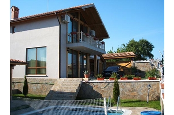 Bulgaria Chata Slanchev bryag, Esterno